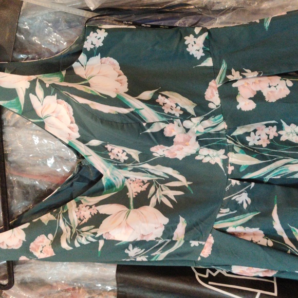 City chic fresh floral jade . 14w & 18w New in package - Picture 9 of 9